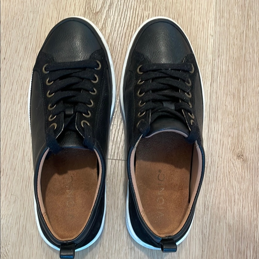 Vionic Black Leather Sneakers Minimalist Design